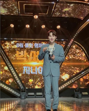 박서진, &apos;트롯 챔피언&apos; 3관왕 명예의 전당 입성…"데뷔하고 처음으로 이렇게 3관왕을 해보는 것 같습니다"