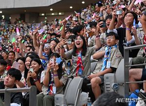 "&apos;K팝 슈퍼 라이브&apos; 가려면 어떻게 가야 돼요? 뉴진스 &apos;하입보이&apos;요!"