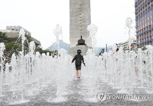 광복절도 전국 무더위…올해 폭염일수, 평년수준 넘어서(내일 날씨)