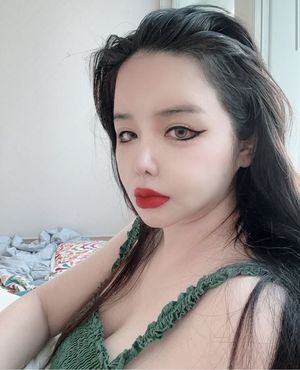 "못 알아볼 뻔"…박봄, 확 달라진 이목구비