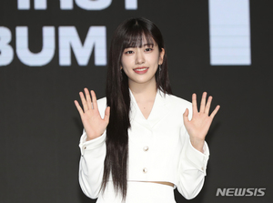 아이브 안유진, &apos;폭죽연기&apos;에 아찔…프로정신 발휘