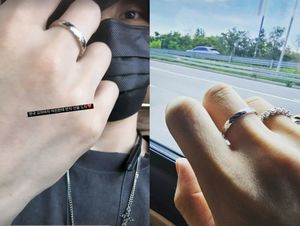 "여친한테 받은 반지 선물"…김재중, 한국 오자마자 인증