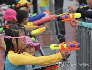 목요일 전국 대부분 무더위…낮 최고기온 32도(오늘 날씨)