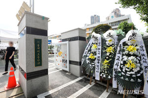 서이초 교사 사망사건, &apos;연필사건&apos; 학부모 직업 경찰…직접 학교 방문도