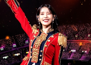 가수 아이유, 콘서트 실황 담은 ‘IU CONCERT : The Golden Hour’ 개봉