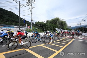 &apos;동풍&apos;에 내일 태백산맥 서쪽은 덥고 동쪽은 선선(날씨)