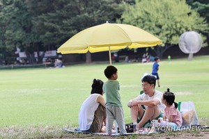 내륙 낮 기온 30도 내외 늦더위…곳곳 소나기(오늘 날씨)