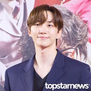 이준호, ‘설레게 만드는 꽃미소’ (거미집 VIP시사회) [HD포토]