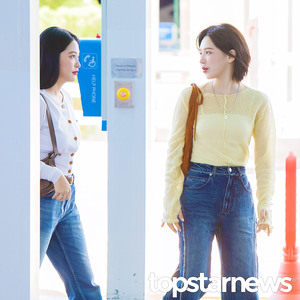 레드벨벳(Red Velvet) 웬디, ‘김예림! 나랑 하트 만들어야돼!’ (인천공항출국패션) [HD포토]