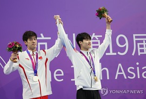 [아시안게임] 황선우 "호준이 형과 함께 메달…대한민국 자랑스러운 모습"