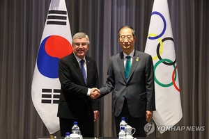 바흐 IOC 위원장 "강원 2024서 잊지 못할 경험 즐기세요"