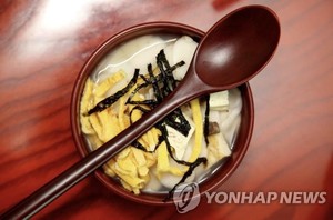 &apos;떡국 육수 뭐로 내지?&apos;…농진청 "사골은 구수, 닭은 감칠맛"