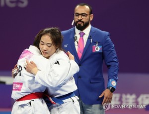 [아시안게임] 후배 임언주 꺾고 동메달 딴 주짓수 박정혜, 차마 웃지 못했다