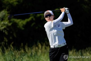 "샷이 어제보다는 좋았지만 스코어는"…김효주, 어센던트 LPGA 이틀째 선두 질주