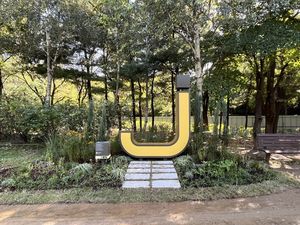 서울숲에 &apos;제이홉 숲&apos; 조성…"J벤치에서 꽃구경 하세요"