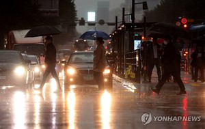 금요일, 전국 흐리고 곳곳 비에 일부 지역은 우박…최고 16∼22도(오늘 날씨)