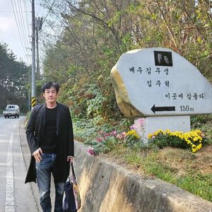 “많은 분들 찾아주셔서 감사”…한정수, 故 김주혁 묘소 방문