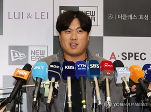 류현진, 12년 만의 한화 컴백 임박…모그룹도 "복귀 논의 중"