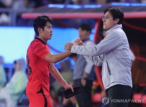 &apos;탁구 게이트&apos; 후 맹활약 이강인, 결국 &apos;축구로 속죄&apos; 기회 얻어