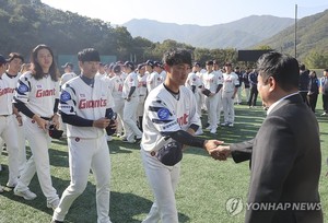 부활 절실한 프로야구 롯데 노진혁·한현희 &apos;FA 콤비&apos; 1군 복귀