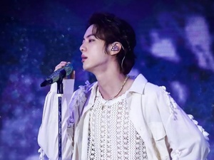 [BTS News] 방탄소년단 진, &apos;최고의 하이브 남자 가수&apos; 1위 선정..음악적 역량 입증 &apos;실력파 보컬리스트&apos;