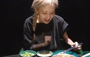 블랙핑크 로제, 남다른 음식 취향 공개 "고수 충전 위해 훠궈 먹는 것"