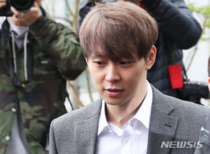 박유천, 자필 사과문 "불필요한 걱정 끼쳤다…루머는 법적 대응"