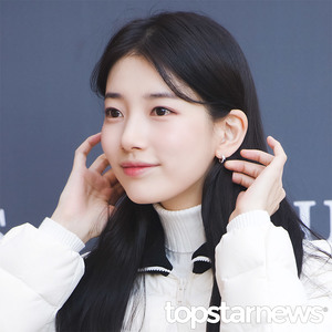 수지, ‘배수지 머리만 넘겨도 예쁘다’ (게스 포토월) [HD포토]