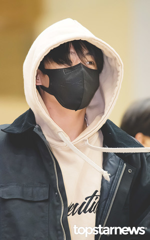 방탄소년단(BTS) 정국, ‘눈만 보여도 꾸기’ (김포공항 출국) [HD포토]