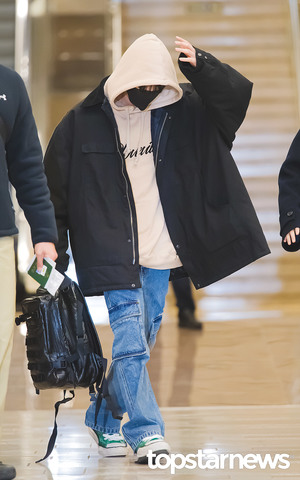 방탄소년단(BTS) 정국, ‘패완꾹’…‘패션의 완성은 정국’ (김포공항 출국) [HD포토]