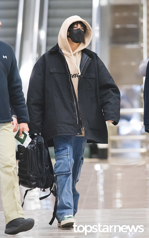 방탄소년단(BTS) 정국, ‘다 가려도 감출 수 없는 자유로움’ (김포공항 출국) [HD포토]