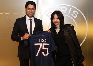 블랙핑크 리사, PSG 이강인 경기 관람 후 유니폼 선물 받은 근황