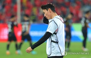 황의조, 튀르키예 프로축구 데뷔 4분 만에 부상으로 교체아웃