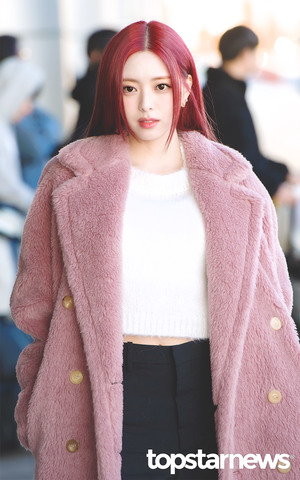 있지(ITZY) 유나, ‘인형보다 더 인형 같은 얼굴’ (김포공항 출국) [HD포토]