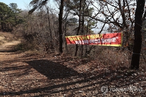 &apos;서울의 봄&apos; 후폭풍?…전두환, 죽어서도 묻힐 자리 없다