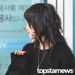 레드벨벳(Red Velvet) 슬기, ‘러비가 사랑한 복슬복슬 머리숱’ (인천공항 출국) [HD포토]