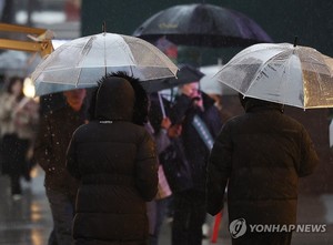 전국 흐리고 비…강원 북부 산지에 최대 30㎝ 이상 눈(오늘 날씨)