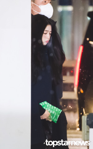 레드벨벳(Red Velvet) 아이린, ‘추운 게 이렇게 귀여울 일인가’ (인천공항 출국) [HD포토]