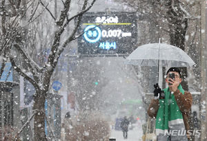 서울 눈 12.2cm 쌓여…솔샘터널 등 시내 도로 6곳 통제(날씨)