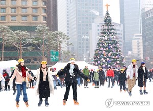 서울광장 명물 스케이트장 12일 폐장…두달간 13만여명 방문