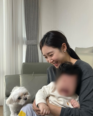 “두 아이의 엄마가 되며”…방송인 최희, 둘째 출산 언급