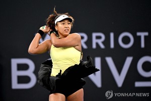 전 세계 1위 오사카, 15개월 만에 복귀전 승리…WTA 투어 32강행