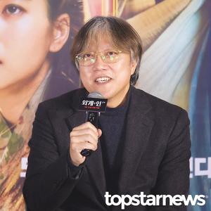 &apos;외계+인&apos; 2부 최동훈 감독, "1부 끝나고 힘들었다…2부는 좀더 감성적" [현장]