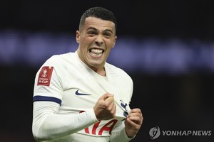 토트넘 &apos;손흥민 공백&apos; 이겨내고 FA컵 4R 진출…번리에 1-0 승