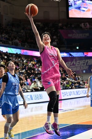 핑크스타, 여자농구 올스타전서 블루스타에 승리…박지수 MVP