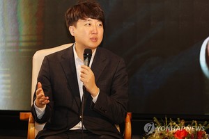 이준석 "KBS·EBS 수신료 폐지…공영방송 사장 임명동의제"(종합)