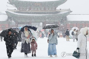 오후에 눈 더 많이 온다…수도권 퇴근시간대 &apos;시간당 1~3㎝&apos; 눈(오늘 날씨)