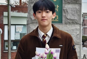 박연수 아들 송지욱, 벌써 중학교 졸업…늠름한 자태 "몰라 보겠네"