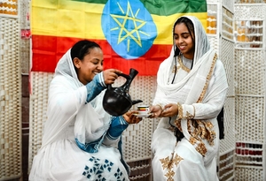 산천어축제장에 퍼진 평화의 커피 향…에티오피아 홍보관 눈길