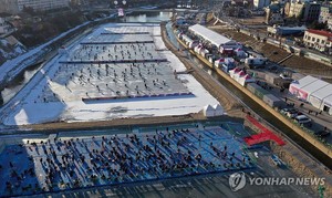 &apos;입맛·손맛 짜릿&apos; 홍천강 꽁꽁축제 주말 열기 절정